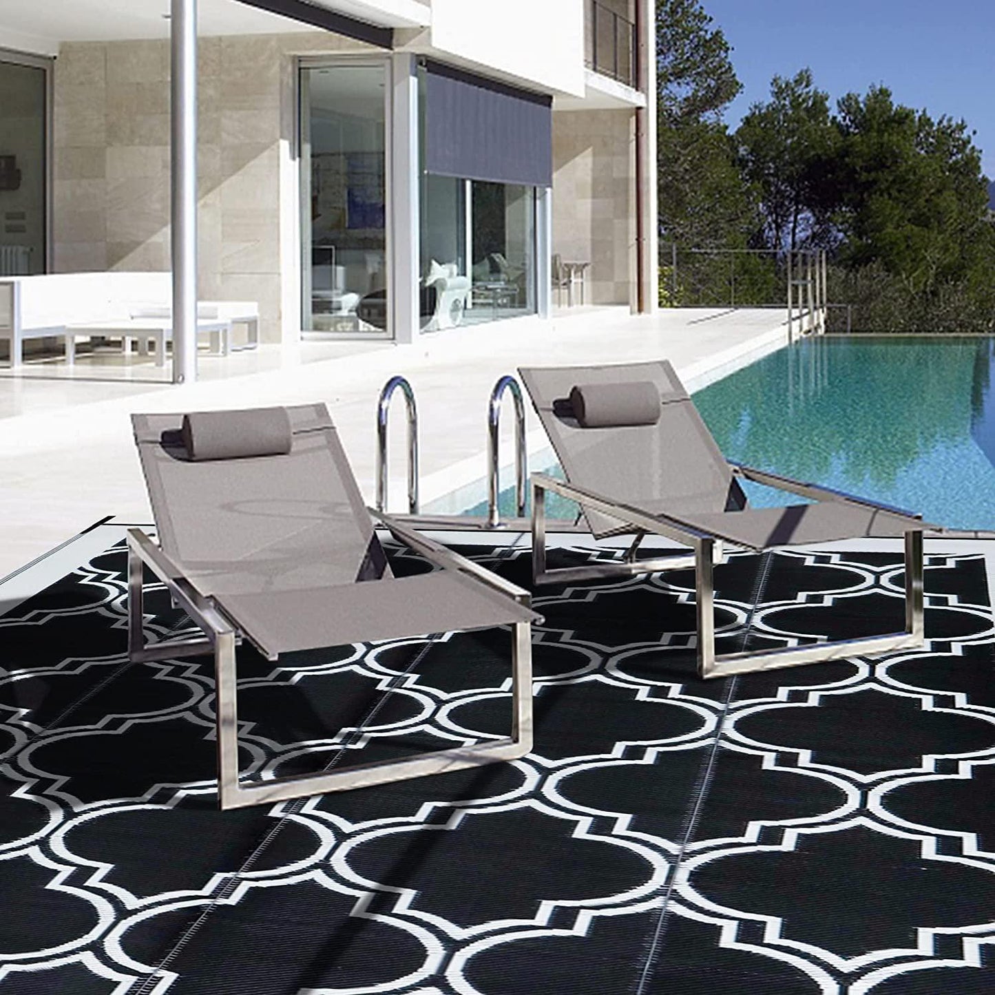 Reversible Mats, Plastic Straw Rug, Modern Area Rug, Large Floor Mat and Rug for Outdoors Black and White Quatrefoil)