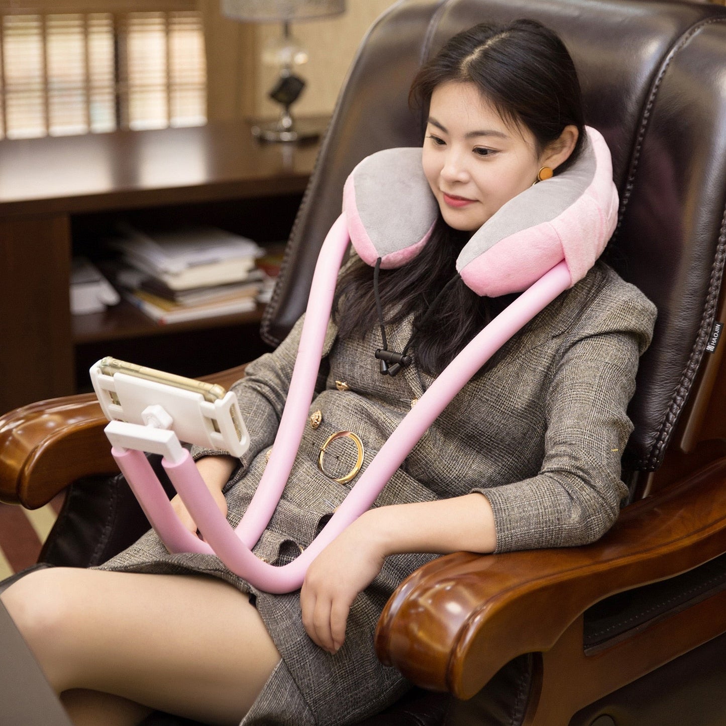 2 in 1 U-Shaped Neck Pillow Universal Phone Holder